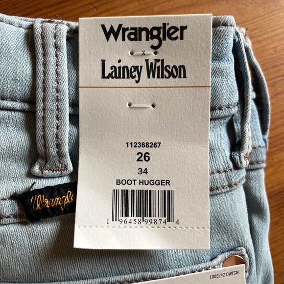 Wrangler x Lainey Wilson Raw Hem Boot Huggers - Picture 2 of 3